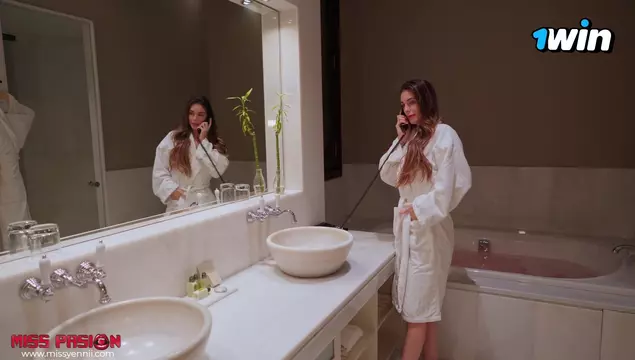 Я отдалась официанту отеля, пока мой муж был на деловой встрече