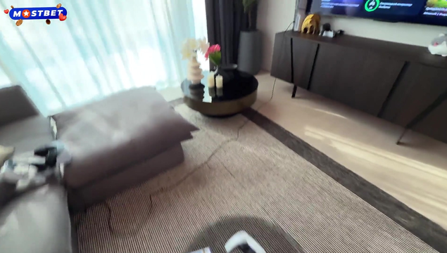 Пляжное секс приключения с пышногрудой рыжулькой Sweetie Fox