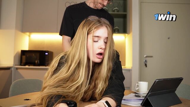 Босс выебал секретаршу с большими сиськами, когда она не справилась с работой