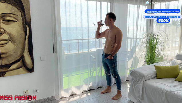 Он так глубоко трахает меня, что я уже кончила 2 раза