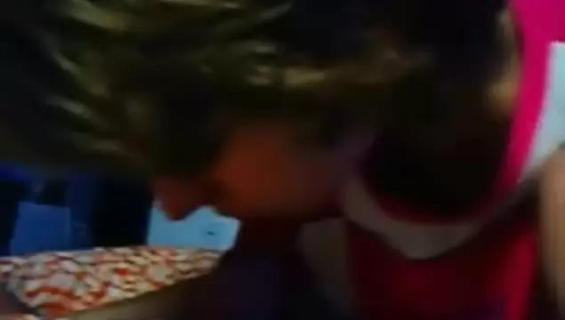 Частный домашний секс молодой русской пары через презерватив