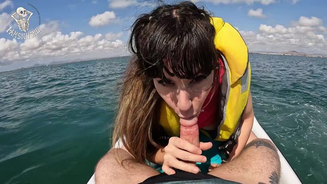 Сняли секс на гидроцикле, когда отдыхали на море. Ну как вам?